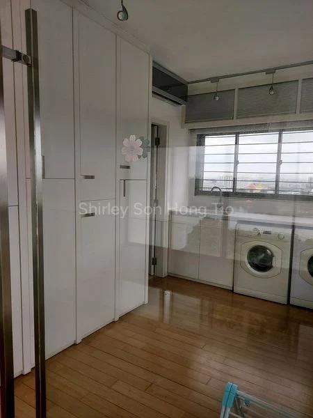4 Bed Apartment (Condo) for Sale in  Lakeview - Image 11